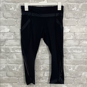 Lululemon Chase Me Crop II
Black